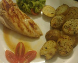 Foto del paso 3 de la receta: Pechugas a la plancha con papas rusticas y guacamole