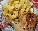 Foto del paso 7 de la receta: Pollo al horno con papas fritas y ensaladita