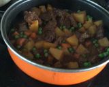 Foto del paso 2 de la receta: Estofado de carne con papas, zanahorias y guisantes