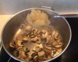 Foto del paso 2 de la receta: Solomillos estilo estrogonof