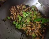 Foto langkah ke 4 dari resep Oseng Ikan Asin dan Pete.