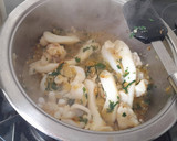 Foto del paso 2 de la receta: Sepia con patatas en salsa verde