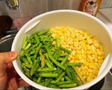 Hình bước làm 1 của món Măng tây, ngô Xào với ba rọi hun khói