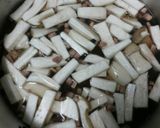 รูปขั้นตอนการทำที่ 5 ของ ข้าวหุงสมุนไพรเห็ดและมันต่อเผือก(คลีน)