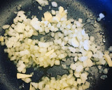 Foto del paso 1 de la receta: Riquísimo guiso de merluza, con patatas y almejas. Una manera perfecta de comer pescado