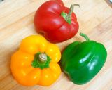 A picture of step 1 of Keto capsicum nachos.