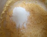 Foto langkah ke 2 dari resep Kue Balok Sagu Keju.