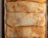 Rakott, virslivel töltött palacsinta recept fázis 3 fotója
