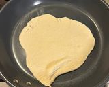Foto del passaggio 2 della ricetta Pollo tandoori veloce su pane ciapati e salsa alla curcuma
