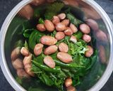 A picture of step 5 of Hara Chana sabji.