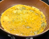 Foto del paso 4 de la receta: Tortilla de buey de mar y cangrejo real con reducción de salsa de marisco ❤️❤️❤️