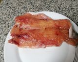 Foto del paso 1 de la receta Trucha al vino blanco con jamón y espárragos