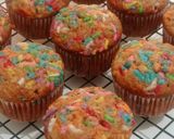 Foto langkah ke 3 dari resep Rainbow Sprinkles Banana Mini Muffins.