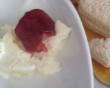 Foto del paso 2 de la receta Pan Integral o Pan Blanco con Queso Crema Philadelphia y Mermelada de Fresa