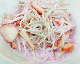 Hình bước làm 3 của món Ổi, dâu tráng miệng