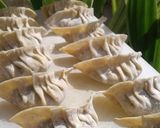 Foto langkah ke 2 dari resep 21. Pan Fried Vegetable Dumpling/ dumpling isi sayuran ekonomis.