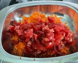 Une image de l'étape 5 de Salade de carottes et tomates aux raisins.