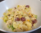 Foto del paso 6 de la receta: Ensalada distinta con sobras de pollo asado y aliño cremoso