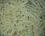 Foto del paso 4 de la receta: Spaghetti al pesto con salsa de salchichas #recetasdefindemes