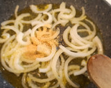 Foto del paso 7 de la receta: Estofado de pavo con verduras sobre cama de patatas al vino