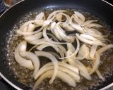 A picture of step 3 of Super Easy Oyako Donburi with Shirodashi.