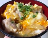 A picture of step 8 of Super Easy Oyako Donburi with Shirodashi.
