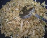 Foto langkah ke 3 dari resep Mi Tiaw goreng sederhana.