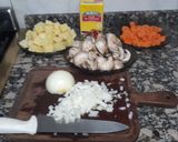 Foto del paso 2 de la receta: Guiso de champiñones, papa, zanahoria y arroz