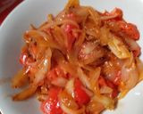 Foto del paso 1 de la receta: Cebolla con tomate caliente