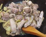 Hình bước làm 1 của món Vịt om gừng