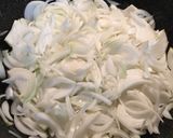 Foto del paso 2 de la receta Habas fritas con cebolla