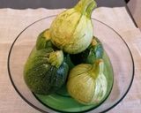 Foto del passaggio 1 della ricetta Cestini di zucchine ripieni di riso👩‍🌾