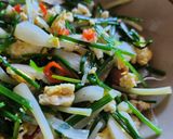 Foto langkah ke 3 dari resep Kucai tumis terasi.