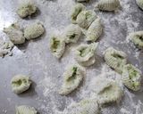 Foto del paso 4 de la receta: Ñoquis de bróccoli al verdeo