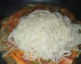A picture of step 3 of Street style wet chicken noodles.