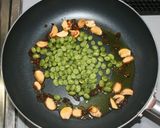 A picture of step 15 of Aiba’s Edamame Peperoncino Pasta with Dried Edamame.