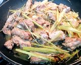 Hình bước làm 6 của món Sườn kho sả