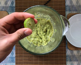 Foto del paso 3 de la receta: Guacamole con Tomate Tatemado