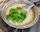 Foto langkah ke 3 dari resep Bubur Sayur Kilat.