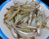 Hình bước làm 1 của món Cá lòng tong kho nghệ