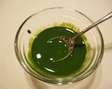 Foto del passaggio 5 della ricetta Panna cotta alla salsa di te matcha molto semplice