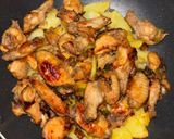 Foto langkah ke 3 dari resep Sayap ayam goreng garlic dengan kentang.