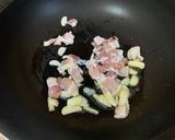 A picture of step 3 of Bacon & Cabbage Ario Orio (non-spicy).