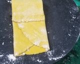 A picture of step 4 of Garlic paratha.