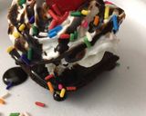 A picture of step 3 of Brownie Sundae.