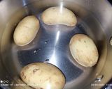 Foto del paso 1 de la receta: Merluza a la plancha, sobre cama de patatas