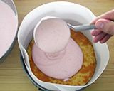 Tejszínes epertorta recept fázis 8 fotója
