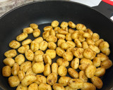 Foto del paso 7 de la receta: Ñoquis o Gnocchis con pollo y yemas