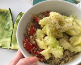 Foto del paso 4 de la receta: Calabacín relleno con quinoa y pimiento