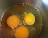 Foto del paso 2 de la receta: Tortilla de acelga de tres huevos y queso